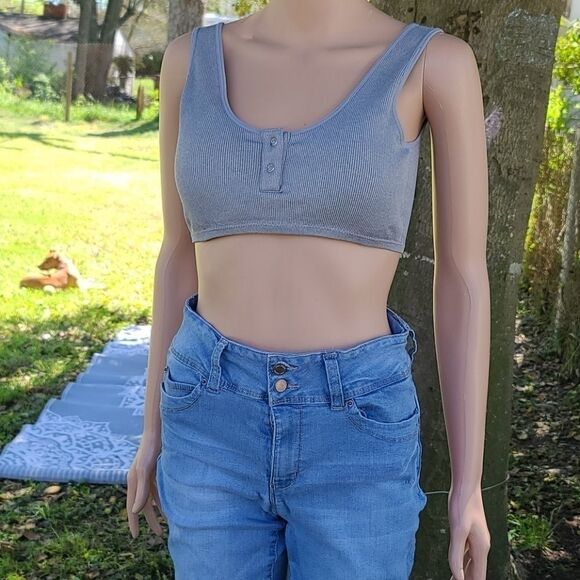 Style 5 grey ribbed snap button croptop - Picture 3 of 5
